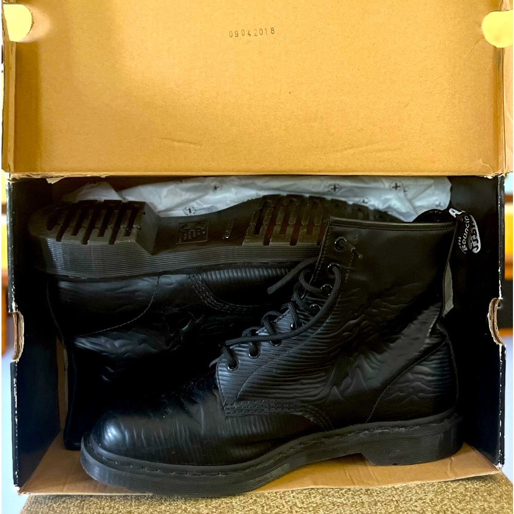 Dr. Martens x Joy Division Unknown Pleasures 1460 boots Rare Size 13 Mens EUC
